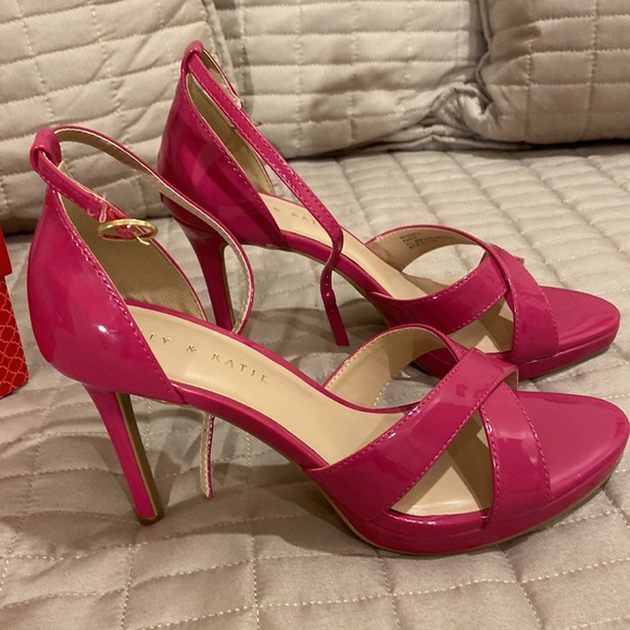 Kelly & Katie pink synthetic sandal. - Picture 1 of 16